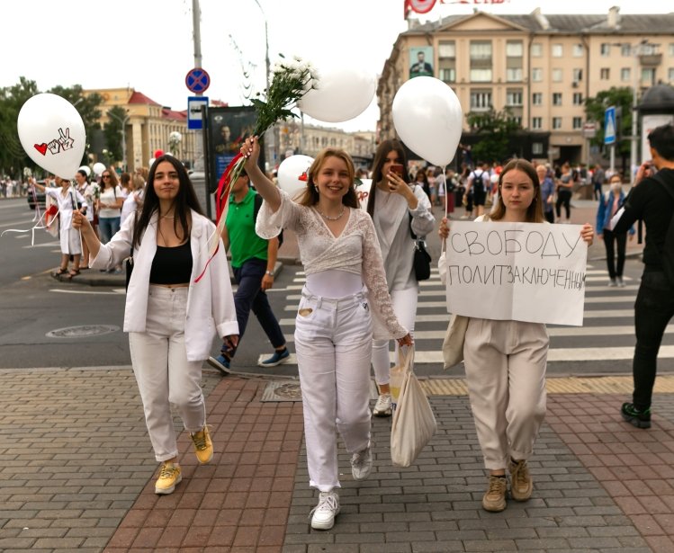 Peaceful protest of women in white in Belarus. August 2020.