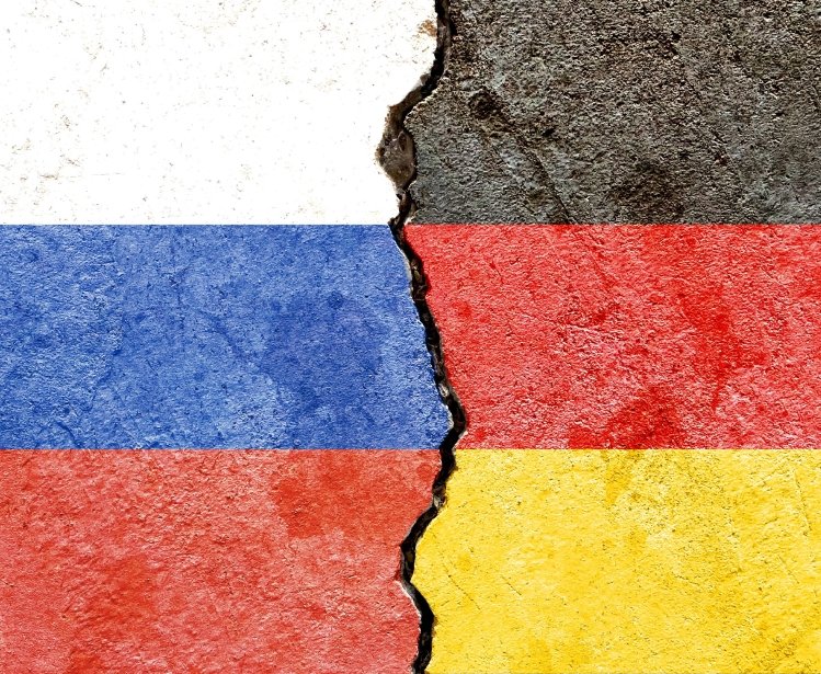 Image of Russian and German flags merged together