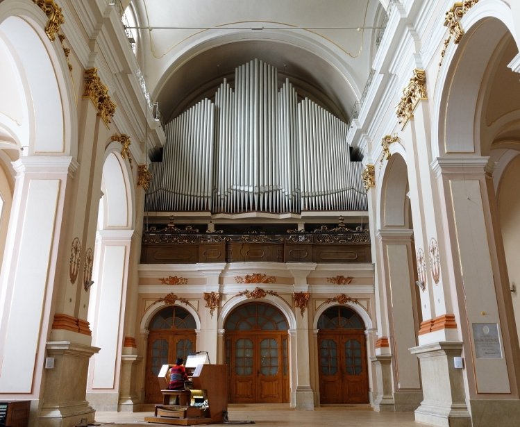 Organ pipes in a church 