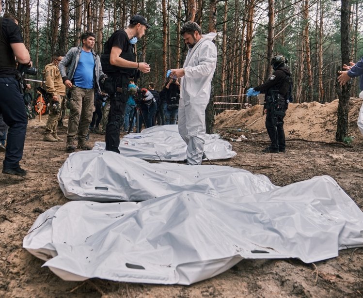 Izyum, Kharkiv Oblast, Ukraine. September 17, 2022. Exhumation of 450 bodies from a mass grave. Most of the victims were tortured and killed during Russian occupation.
