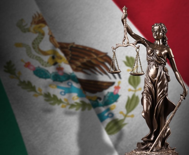 Justice statue Mexican flag