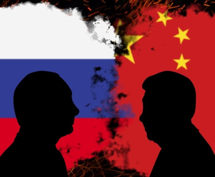 Silhouettes of Putin and Xi