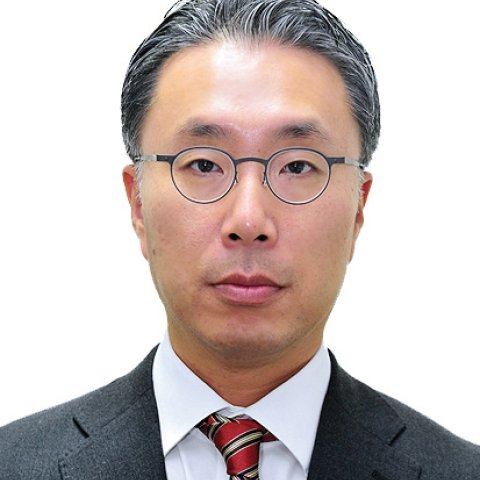 Headshot photo of Dr. Won Gon Park