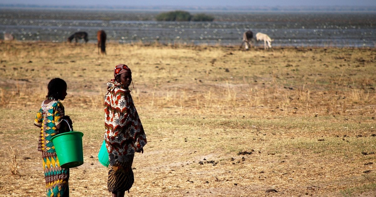 Южный судан трущобы. Юар трущобы. Бурунди бедность. Нищета в африке. Фритаун юар.