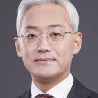 Headshot of Dong-Yub Kim
