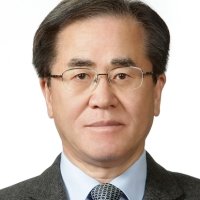 Headshot of Dr. Kwan-Sei Lee