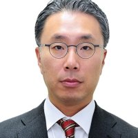 Headshot photo of Dr. Won Gon Park