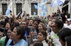 People react outside of the Guatemalan Congress building after the congress voted to strip President Otto Perez of immunity, in Guatemala City, September 1, 2015. 
