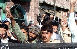 Pakistani activists from banned group of Hizb-ut Tahrir chant anti-U.S slogans.