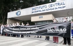 Homenagem aos profissionais da saúde e policiais