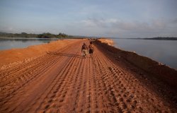 Small farmers, fisherfolk, local residents, and Indigenous People occupy the Belo Monte Dam project site (2012)