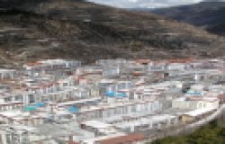 Town of Kangding, following contours of river