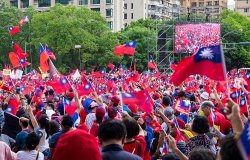 A large crowd at a rally holds up Taiwanese flags.