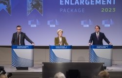 Press Conference by European Commission President Ursula von der Leyen and European Commissioner Oliver Varhelyi on the 2023 Enlargement Package