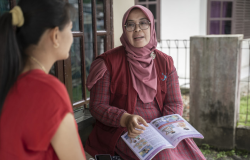  A volunteer provides counseling to a pregnant mother about what to do during pregnancy in Bojongmanik Sub-District, Lebak, Banten Indonesia.