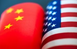 China and US flags