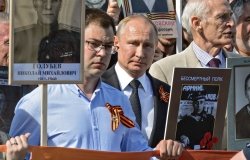 Putin marching for the immortal regiment
