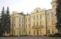 Facade of Klovsky palace