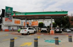 Cars at a Mexican gas station
