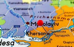 Red pin on Kherson on map