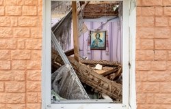 11 июня 2022 г. Икона в разрушенной церкви на юге Украины