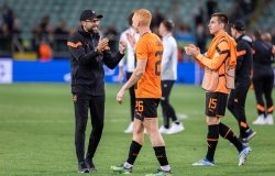 Igor Jovicevic coaches his players