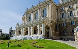 image of an opera house in Odesa 