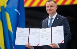 President Duda presenting signed laws