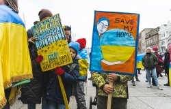 Protesters with signs against the Russian invasion