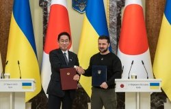 Zelensky and Japanese Prime Minister Fumio Kishida