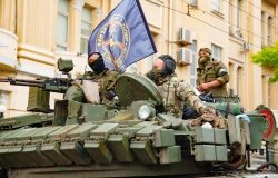 Wagner troops on tank 