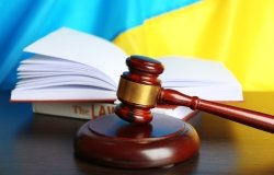 Gavel and Ukrainian flag